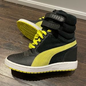 Puma wedged sneaker in great condition